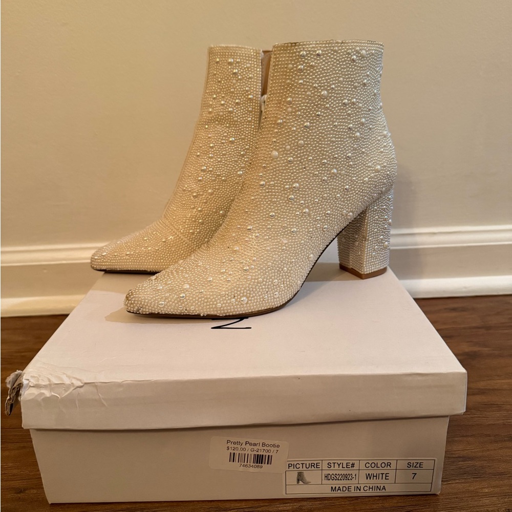 Elegant Pearl-Embellished Ankle Boots - Cream